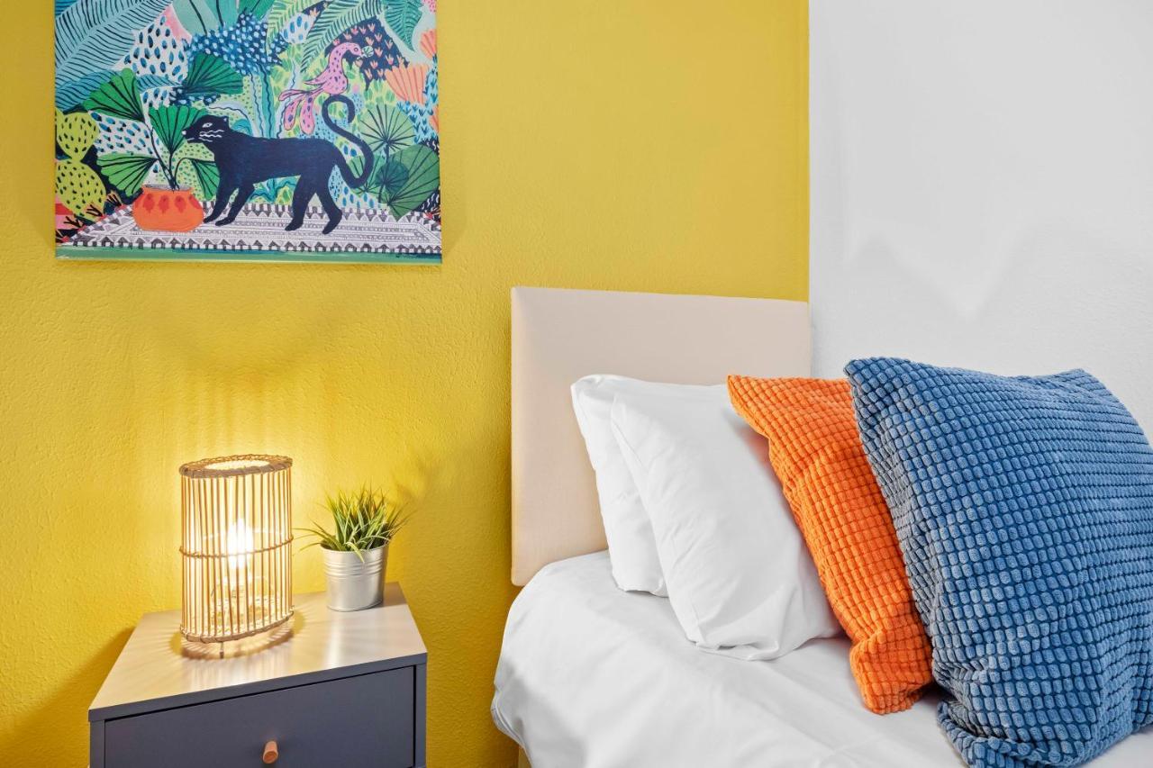 Queens Apartment - By My Getaways - Free Parking For One Car Hove Exterior foto